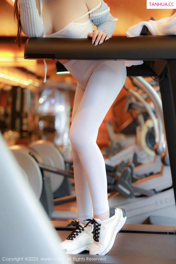   [XiuRen]高清写真图 2023.12.18 No.7821 小薯条nienie 丝袜美腿第44张图片